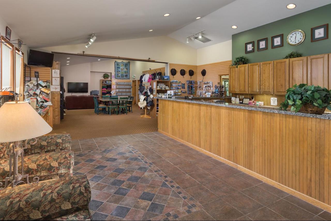 Whispering Woods Resort Welches Eksteriør bilde