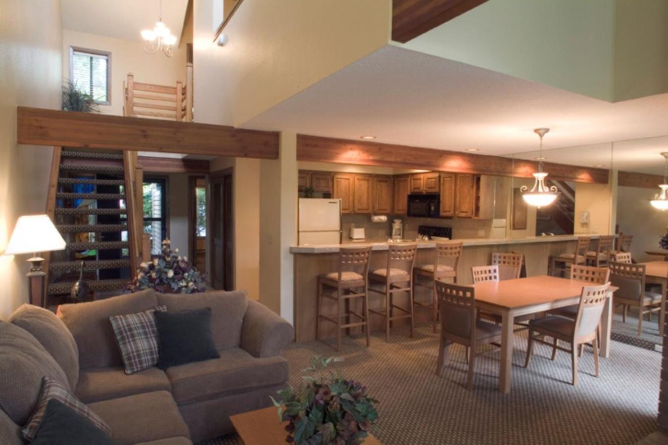 Whispering Woods Resort Welches Eksteriør bilde