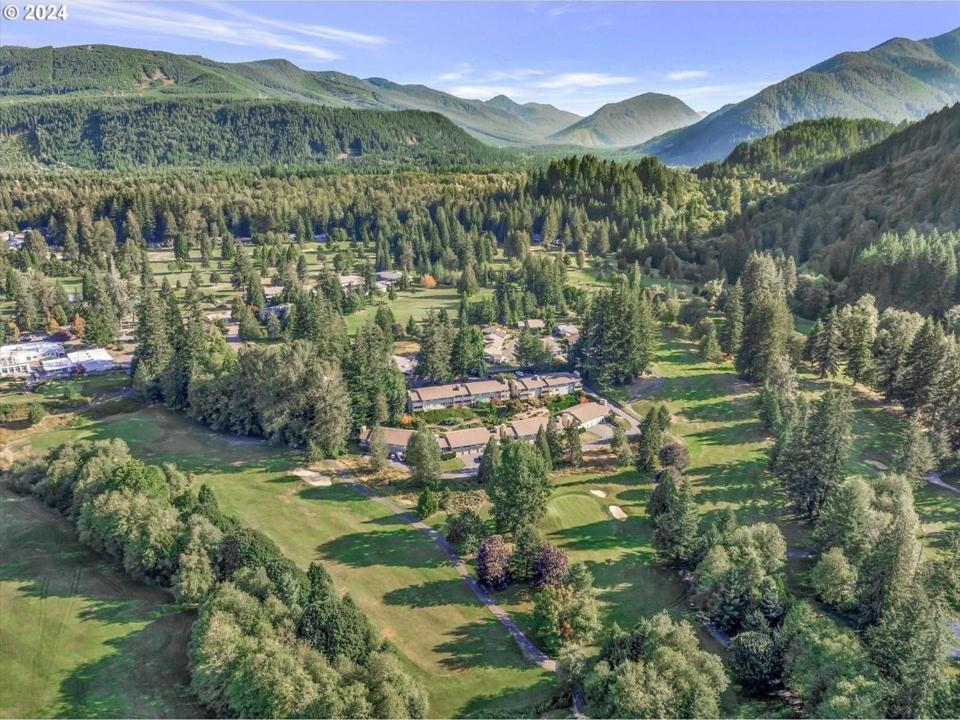 Whispering Woods Resort Welches Eksteriør bilde