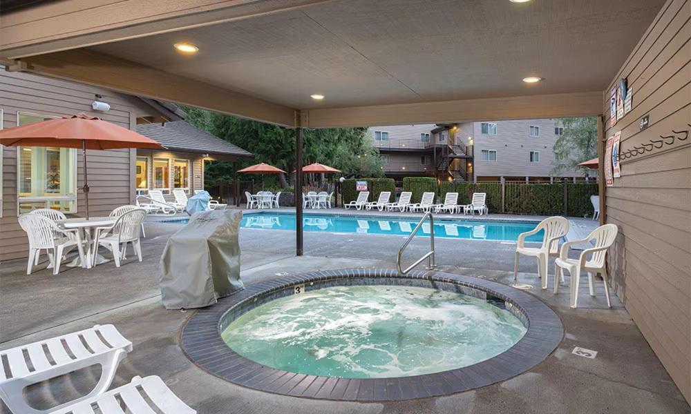 Whispering Woods Resort Welches Eksteriør bilde