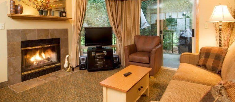 Whispering Woods Resort Welches Eksteriør bilde